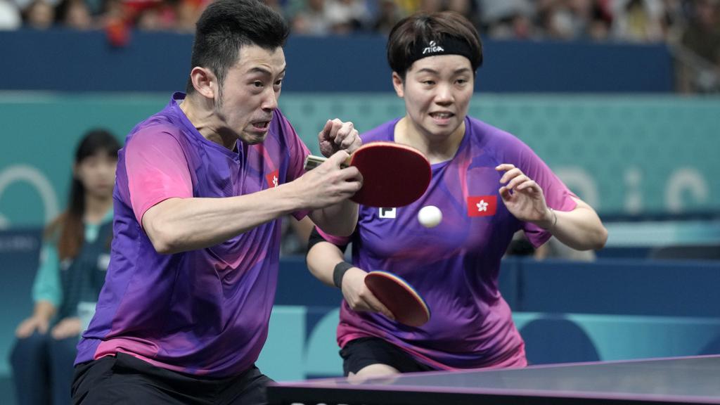 香港乒乓球混雙組合黃鎮廷及杜凱琹。(美聯社)