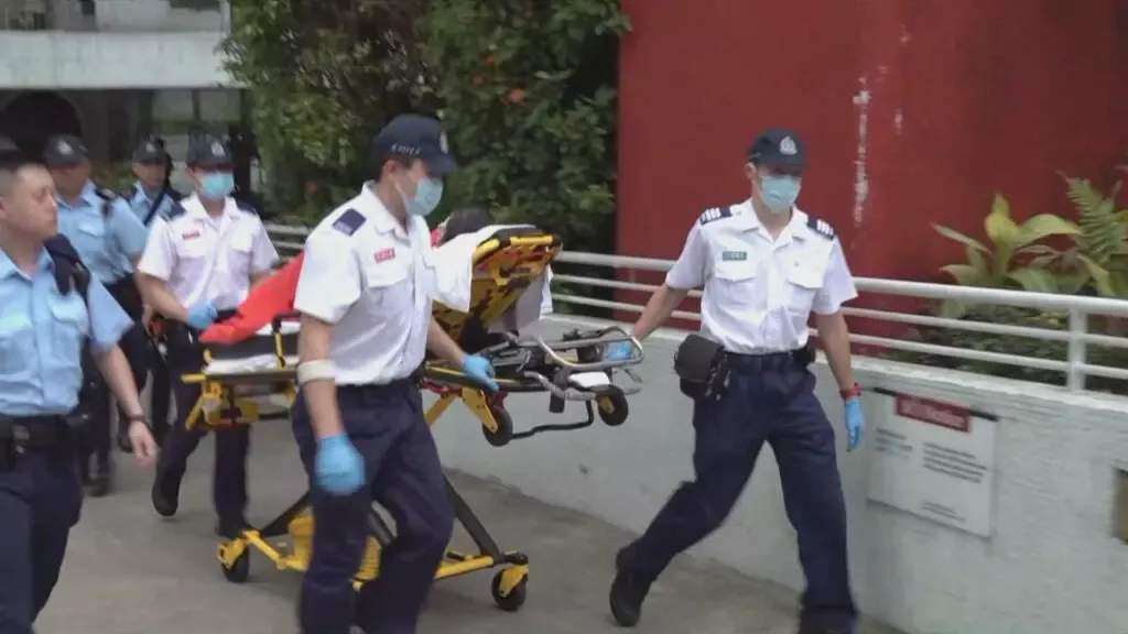 康山花園夫婦「吵大鑊」妻慘被鐵錘扑爆頭，六旬夫被捕。(有線新聞截圖)