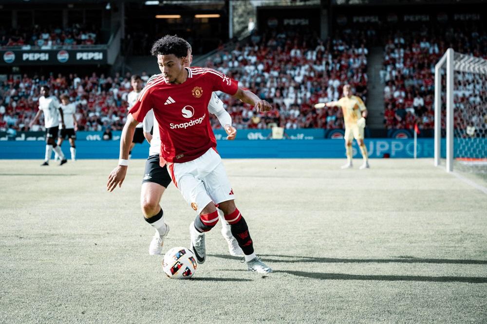 曼聯在對洛辛堡的季前熱身派出大量青年球員。(曼聯X)