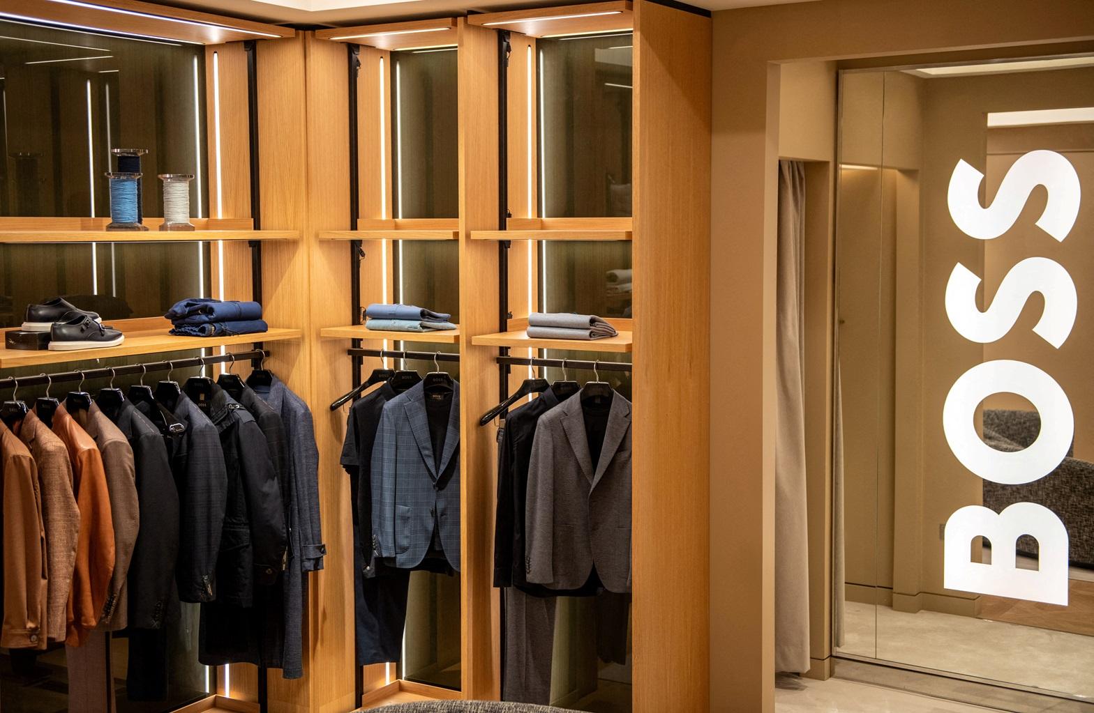 公司指，調降預測是因為持續的宏觀經濟和地緣政治挑戰造成。