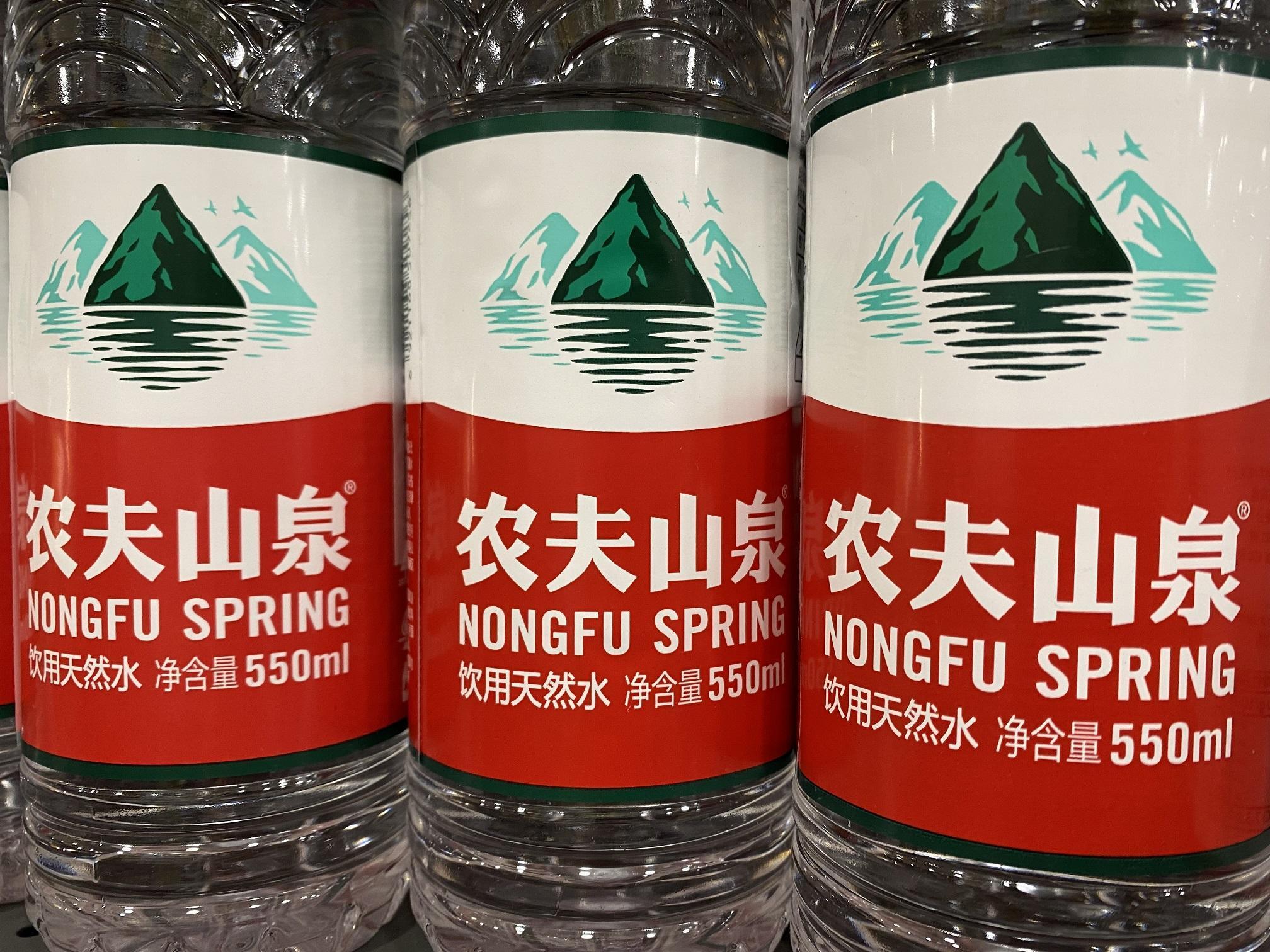 農夫山泉飲用天然水（資料圖片）