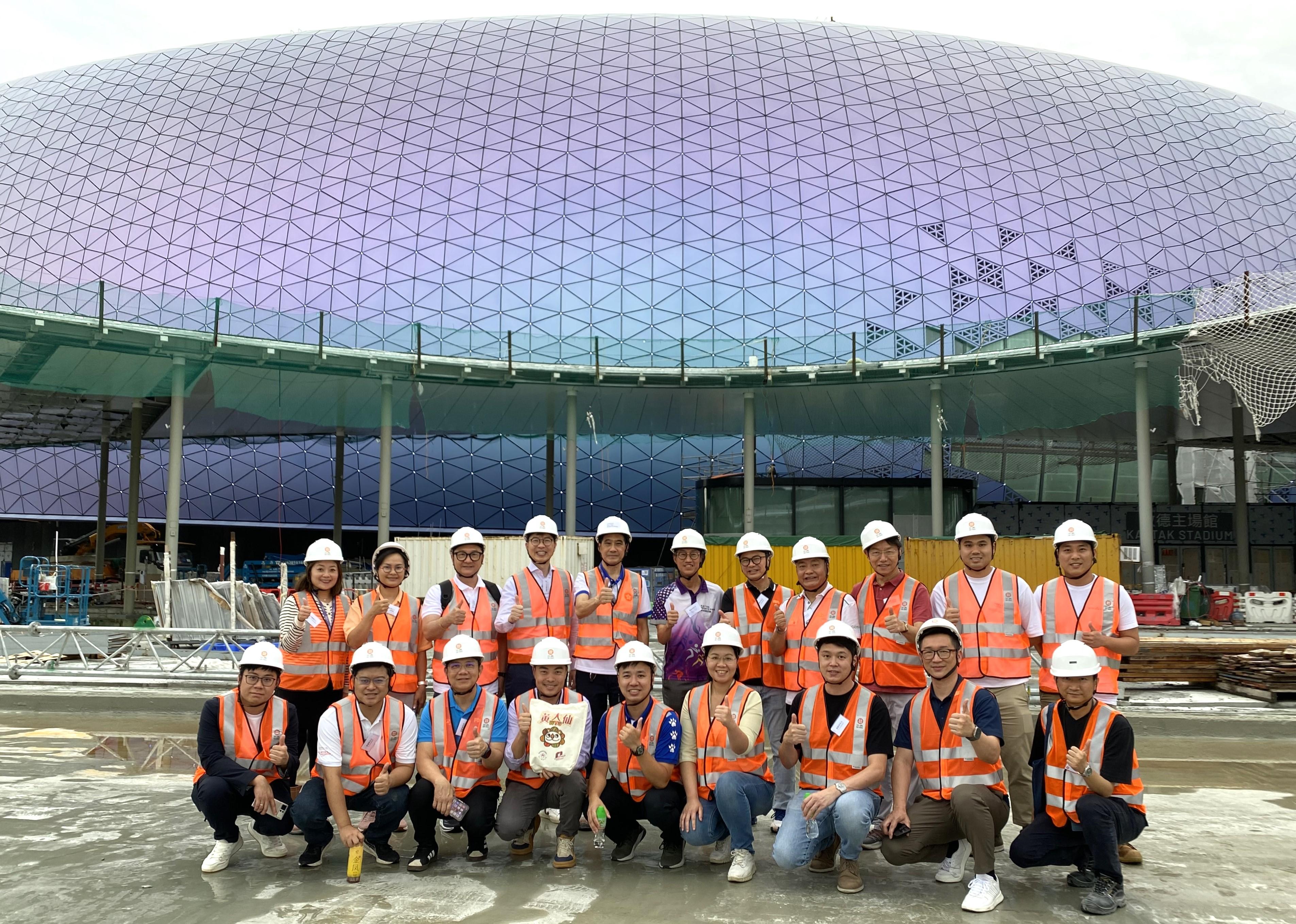 黃大仙區議會議員到訪啟德體育園 