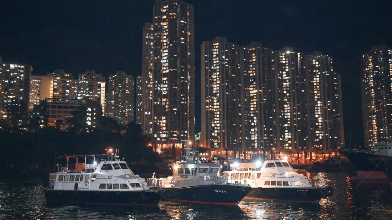 海事處在香港東部及南部水域進行打擊不適當使用光燈捕魚的特別行動。（政府新聞處）