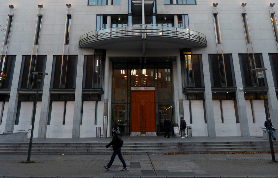 挪威警察安全處周一(1日)在奧斯陸機場拘捕這名男子，周二(2日)在當地法庭提堂(圖)。（路透社資料圖片）