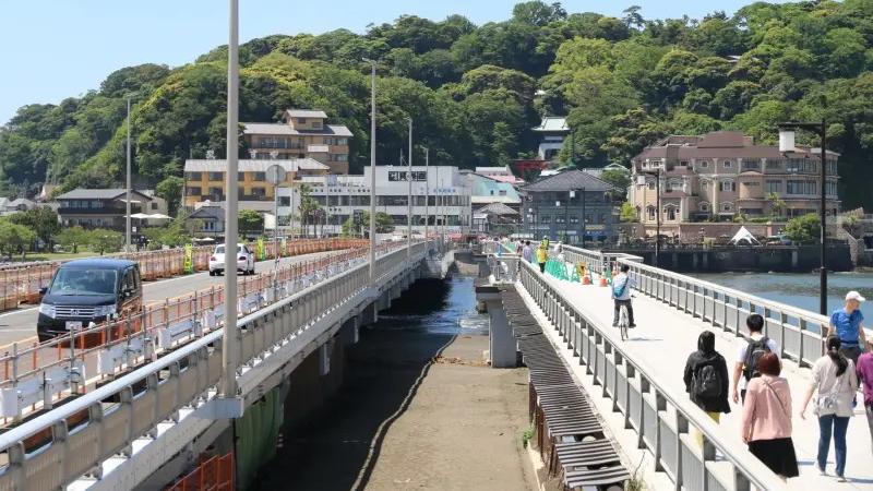 日本觀光熱點的江之島大橋。(網上圖片)