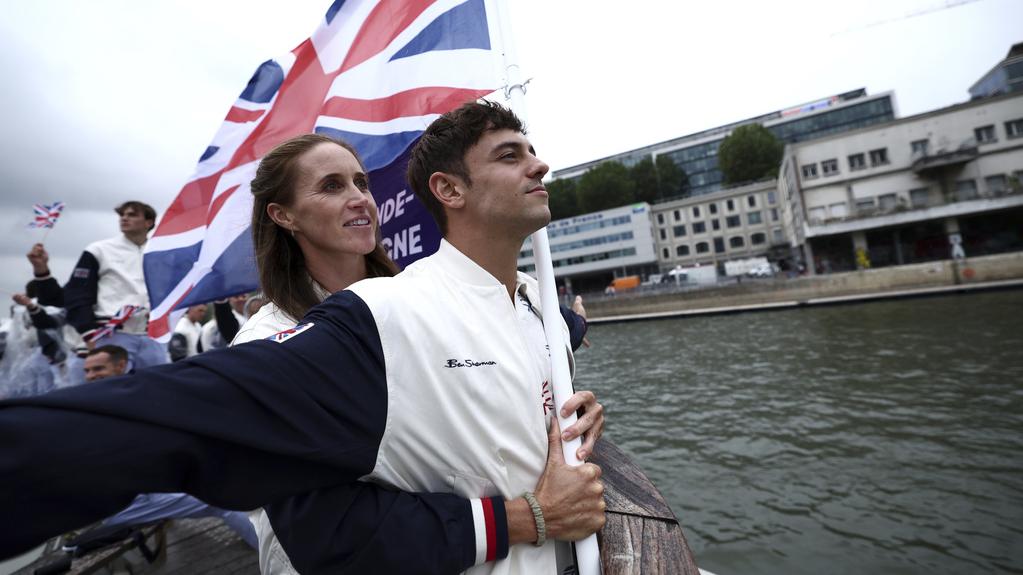 巴黎奧運｜開幕禮戴利演「鐵達尼號」場面搶鏡　馬龍成國家隊持旗手