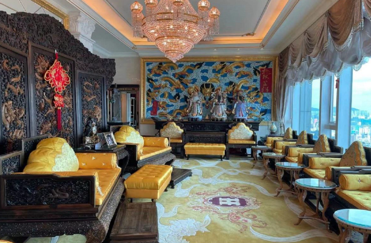 由內地富豪許智明等人士持有凱旋門「皇宮屋」，內部裝潢充滿中式宮廷元素，消息指該批物業已淪為銀主盤。(資料圖片)