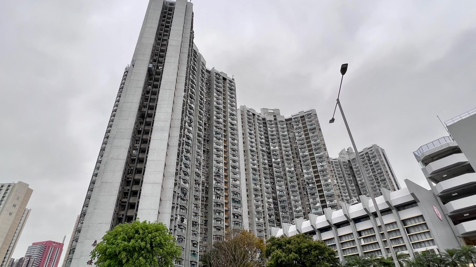 屯門公屋建生邨一伙未補地價兩房單位，獲白居二買家以153萬元承接，樓價25年升值逾12倍。