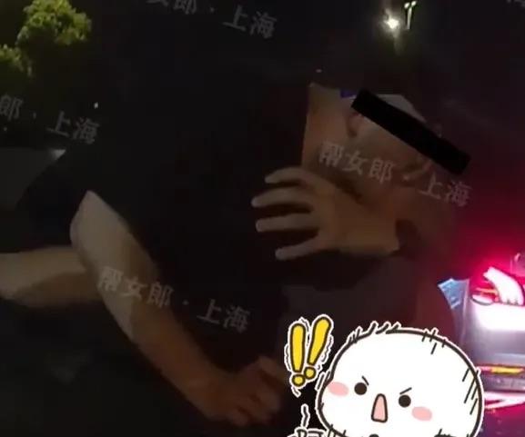 上海的士司機捲行車糾紛　遭對方強吻下咬舌反抗