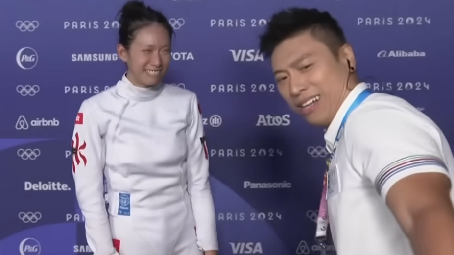 巴黎奧運｜「微笑劍后」江旻憓奪金何振然兩度採訪獲讚　HOYTV隔空訪問捱批令場面尷尬