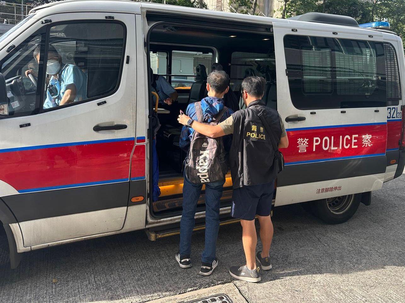 警方拘捕一名61歲男子。