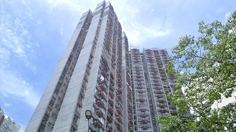 青衣公屋青衣邨一伙未補地價三房戶近日易手，原業主持貨23年，大賺逾3球離場。