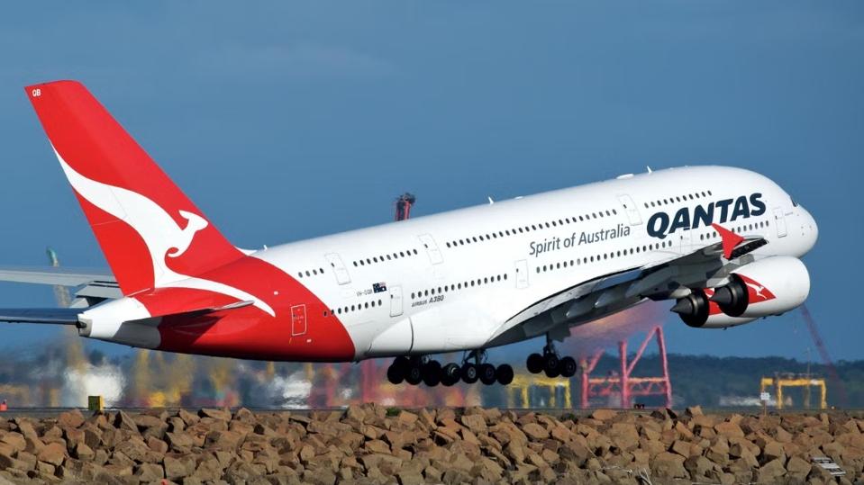 澳航網上標錯價頭等艙一五折，300人已買點收科？(資料圖片)