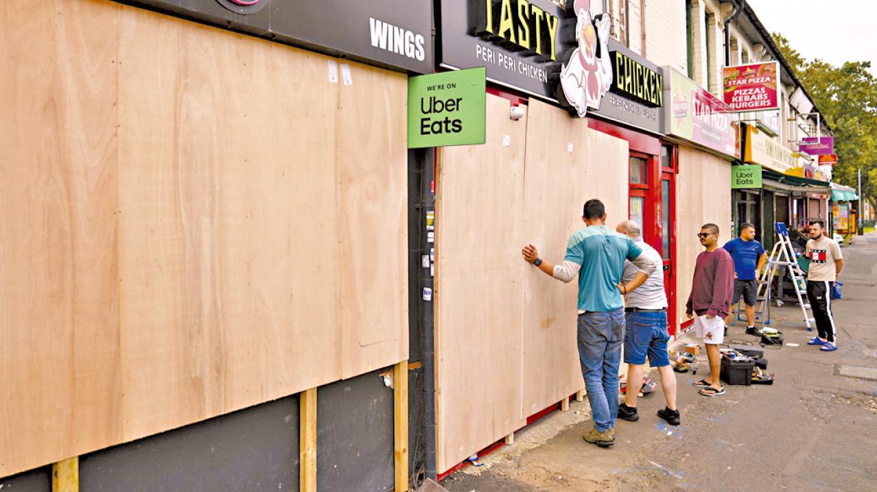 動員6000警員應對 英反移民示威者列39攻擊目標