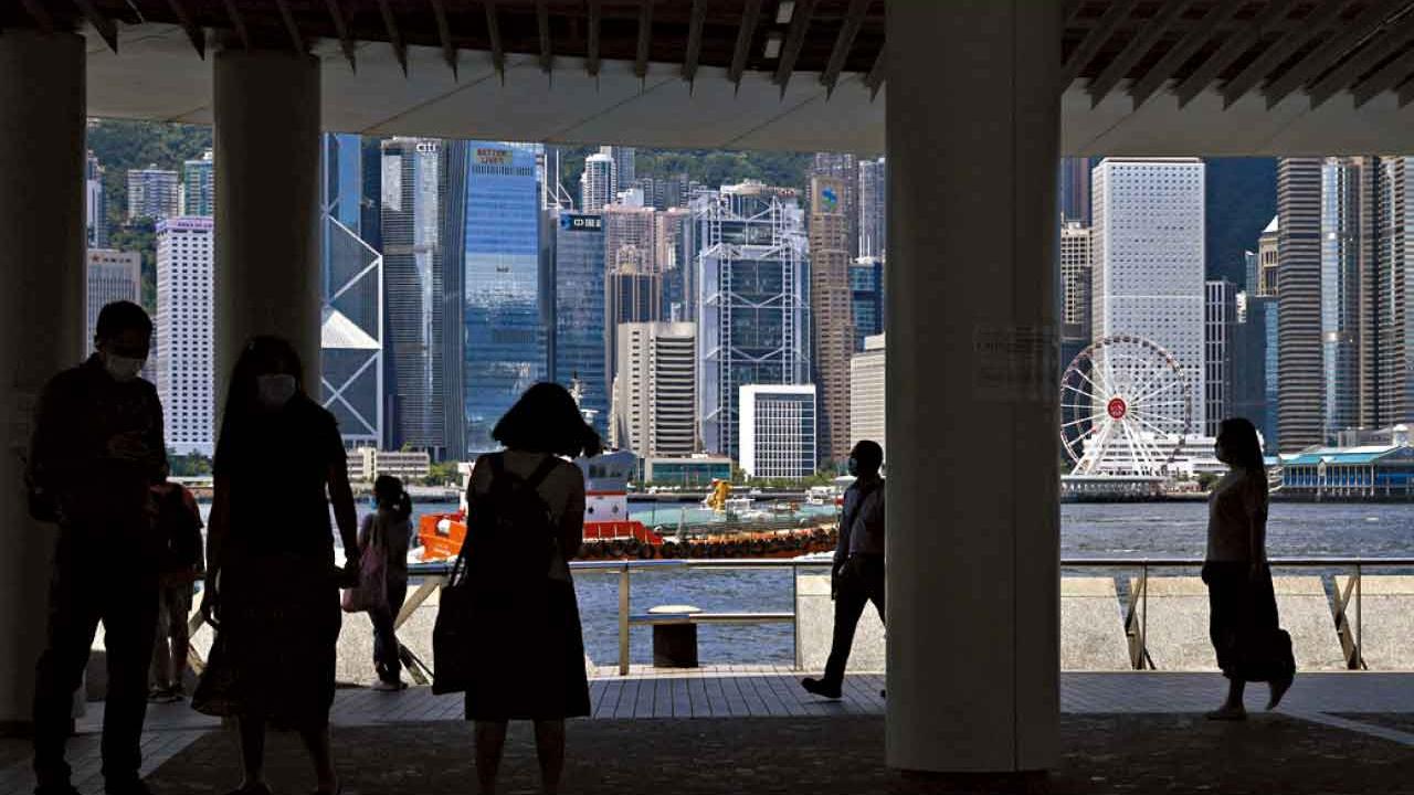 權貴活在幾十年前