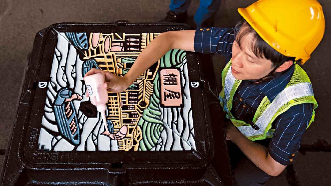 美化社區 提升渠務形象 成打卡點 特色渠蓋由兩嚿鐵變藝術品