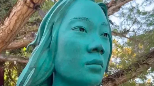 陳奕迅被致敬？朱克伯格送太太雕像 面相意外撞臉