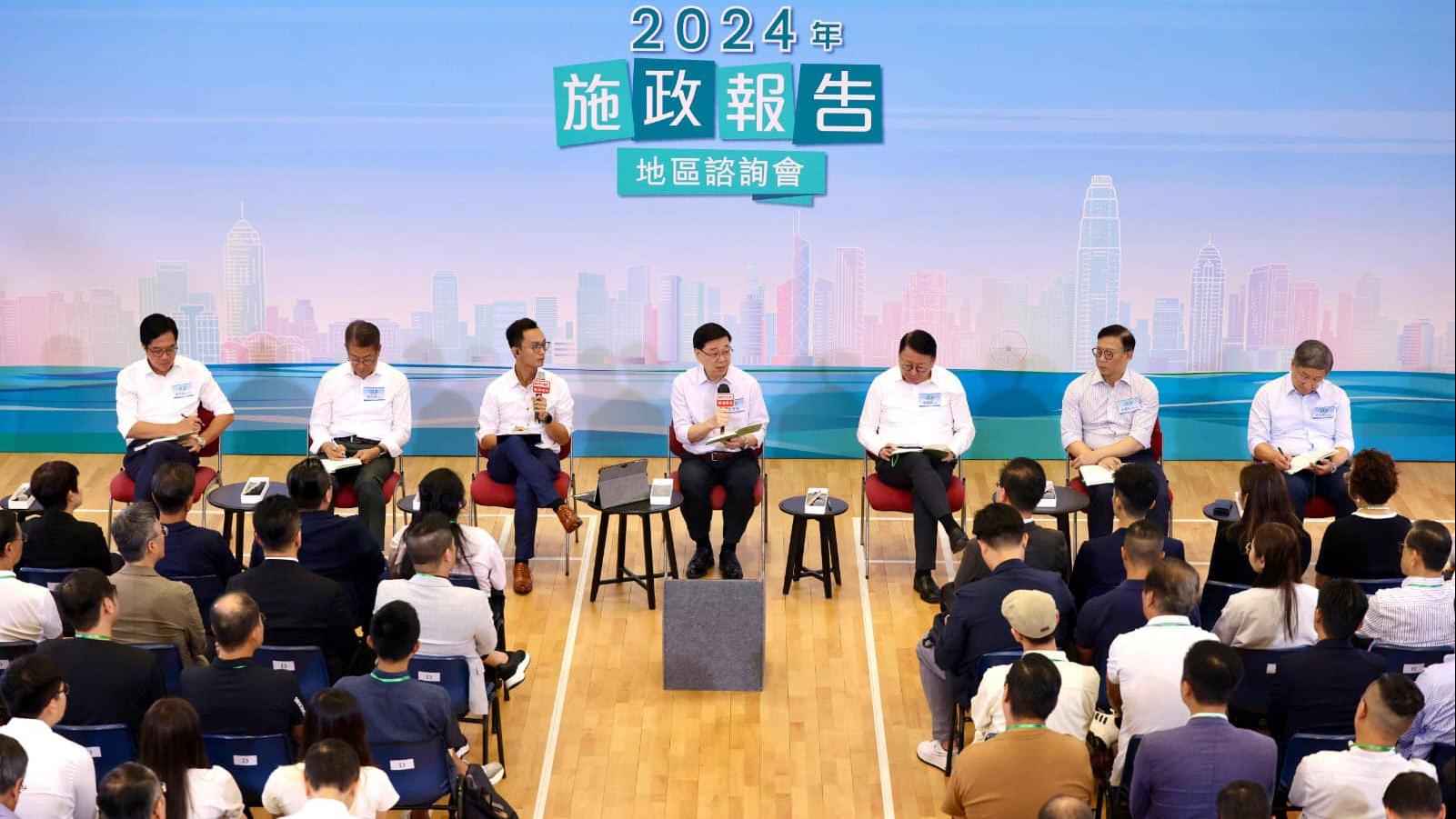 李家超指市民關心的議題十分廣泛。(李家超FB)