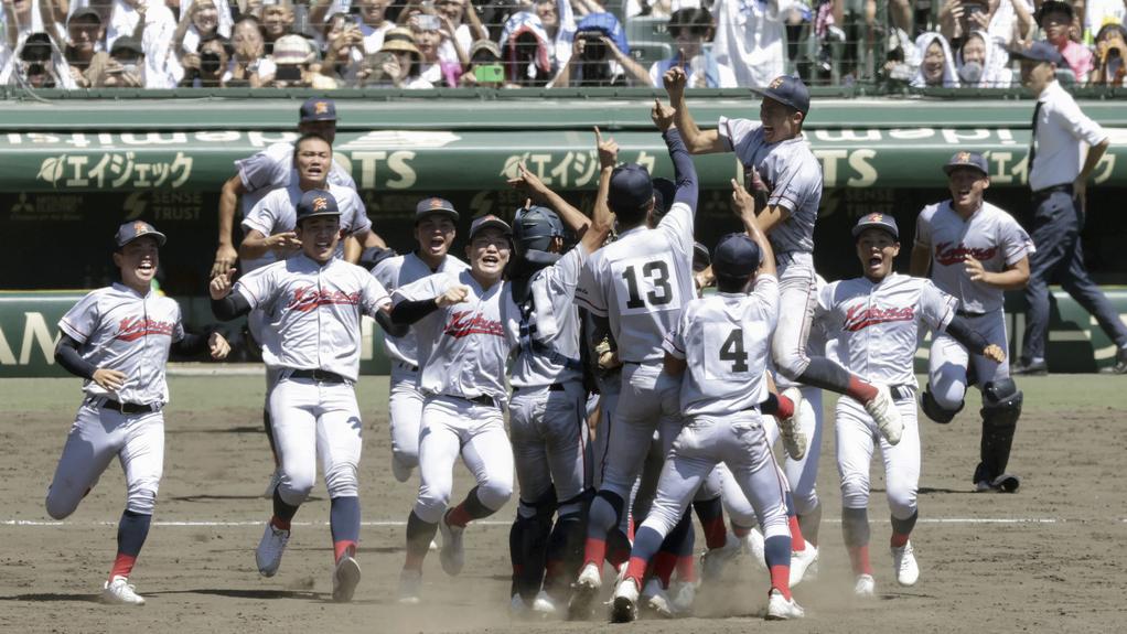 前身為韓國人學校的京都國際，首次贏得日本高校棒球大賽的冠軍。(美聯社)