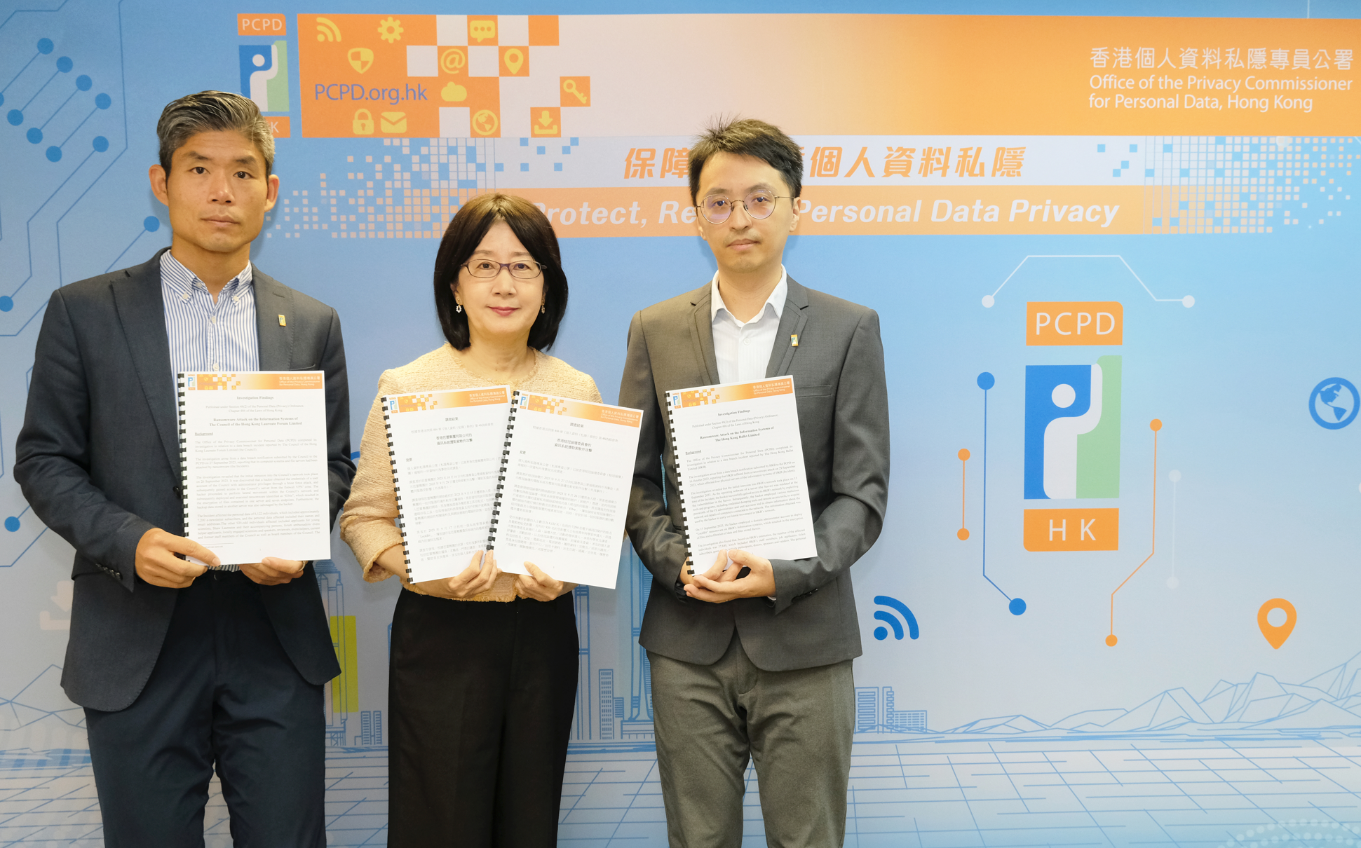 私隱專員發表香港桂冠論壇委員會及香港芭蕾舞團有限公司資料外洩事故的調查結果。圖為私隱專員鍾麗玲（中）、首席個人資料主任（合規及查詢）郭正熙（左）及高級個人資料主任（合規及查詢）盧浩榮（右）