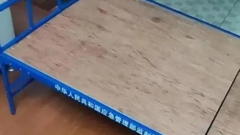 「全能折疊床」開箱才知是方艙醫院使用過的救災物資　 管理人員涉嫌違法私售