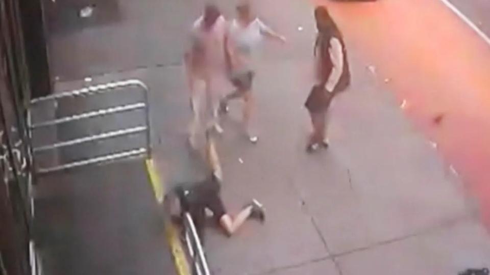 法國觀光客遊紐約街頭時遇襲受傷　漢堡王經理嘆「這條街很危險」