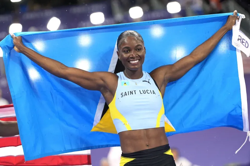 巴黎奧運｜聖盧西亞人口不足廿萬奪首金　百米飛人自幼喪父赤腳練跑