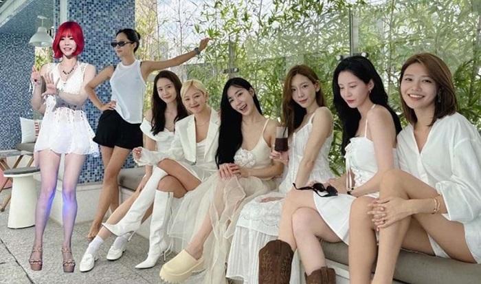 少女時代出道17年罕有合體賀Tiffany生日