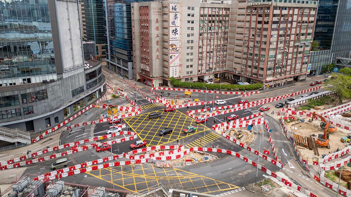 觀塘偉業街與開源道交界的迴旋處，日前起改為交通燈十字路口。(資料圖片／陳奕釗攝)