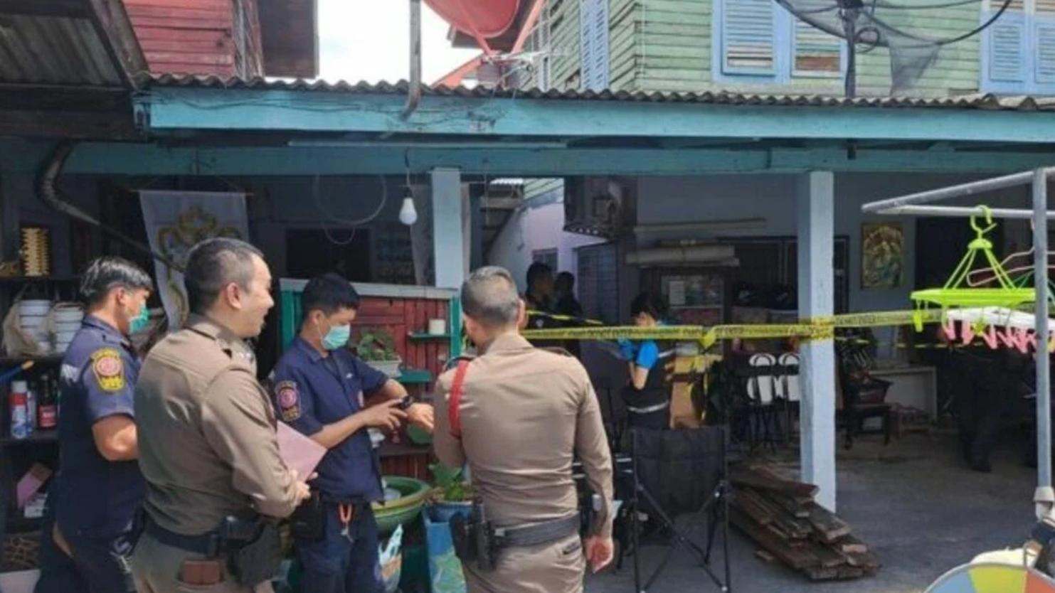 警方到兇案現場調查。(互聯網)