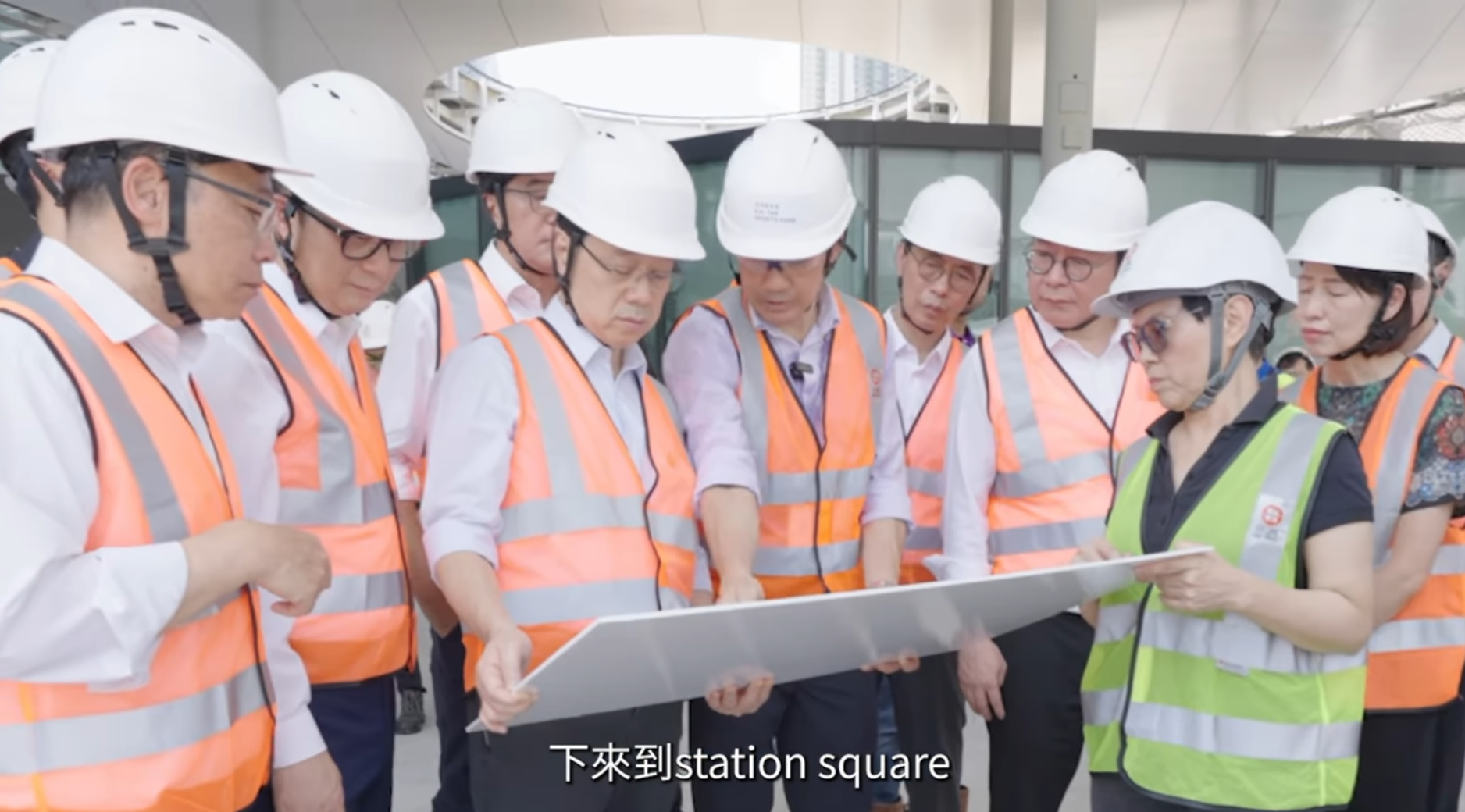 李家超視察啟德體育園 預告體藝明星現身明年第一季開幕活動 (@FB李家超 John KC Lee影片截圖)