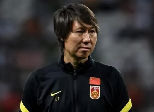 李鐵率領的中國男足在2021年9月與日本隊交手，只是0:1惜敗。