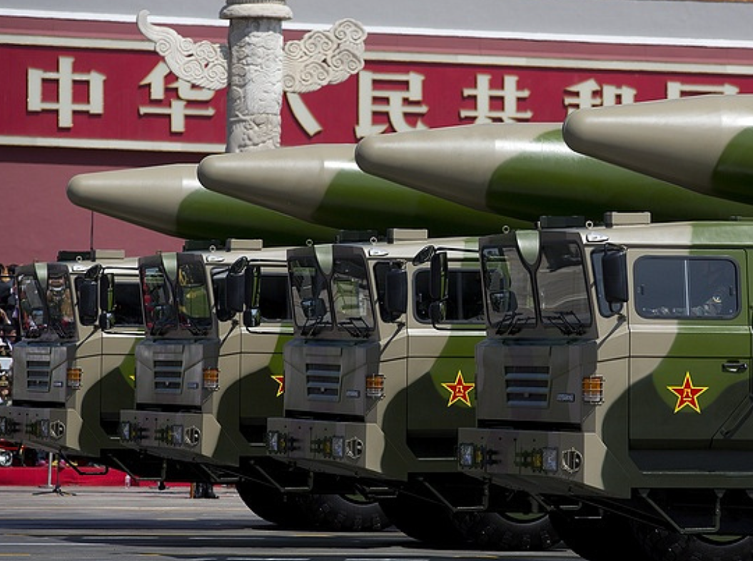 解放軍火箭軍訓練向太平洋發射洲際導彈(資料圖片)