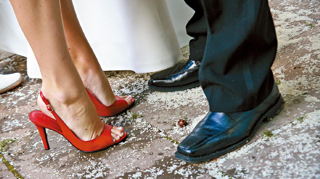 TG賣淫群組2.5萬會員 情侶主腦涉洗黑錢1300萬