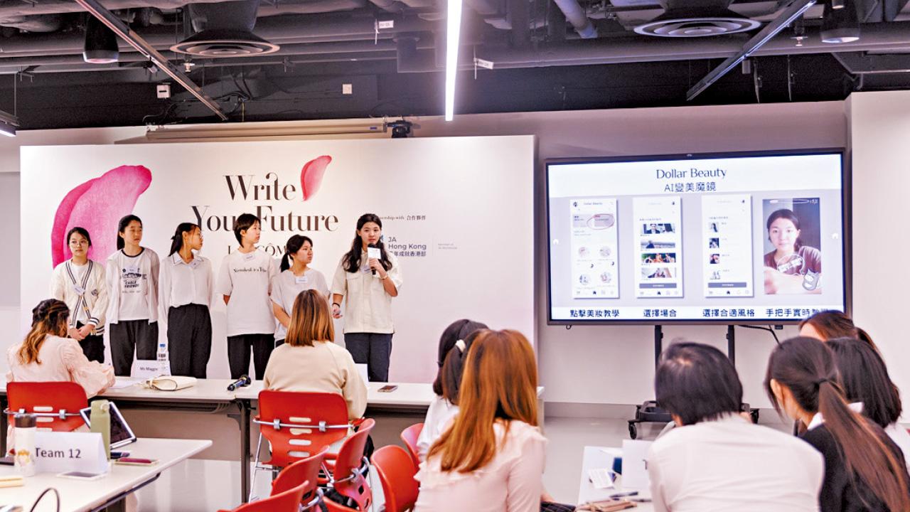 設計智能尿袋監測系統奪冠 高中女生盼商品化 助病患融入生活