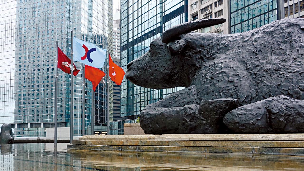 中國股票半月遭3大行降級 恒指牛熊線危