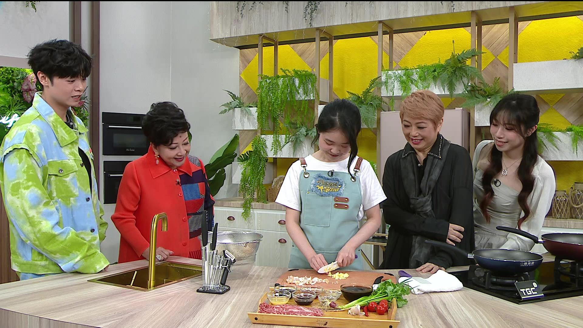 麥潔文孖囡囡上煮食節目教養聲 冼靖峰上鏡前飲凍齋啡去水腫