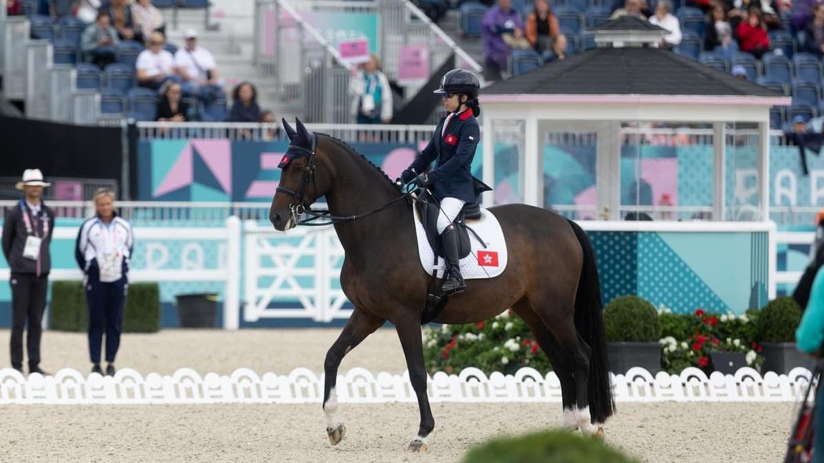 巴黎殘奧｜全家撐場 穿鞋意外受傷阻發揮 謝佩婷馬術盛裝舞步個人賽排15(中國香港殘疾人奧委會)