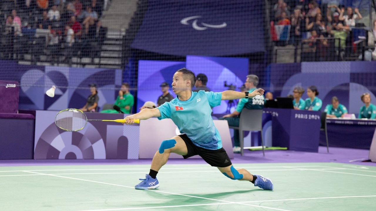 巴黎殘奧｜香港隊朱文佳羽毛球四強不敵英國球手　轉戰銅牌戰。（中國香港殘疾人奧委會圖片）