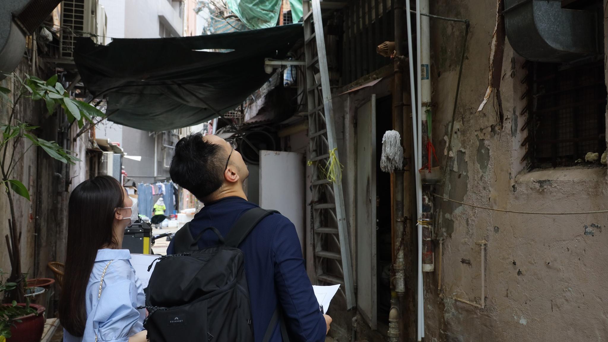 屋宇署聯同三個專業學會勘察樓宇。(屋宇署FB)