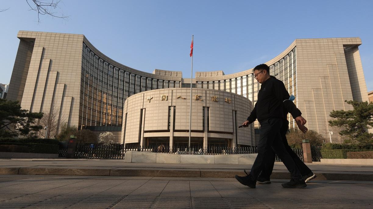 人行周一突然降低逆回購利率，更惹救市憧憬。(資料圖片)