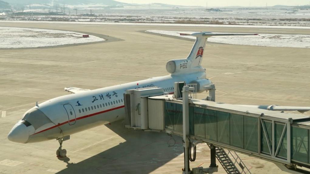 圖為北韓平壤機場的航班。(互聯網)