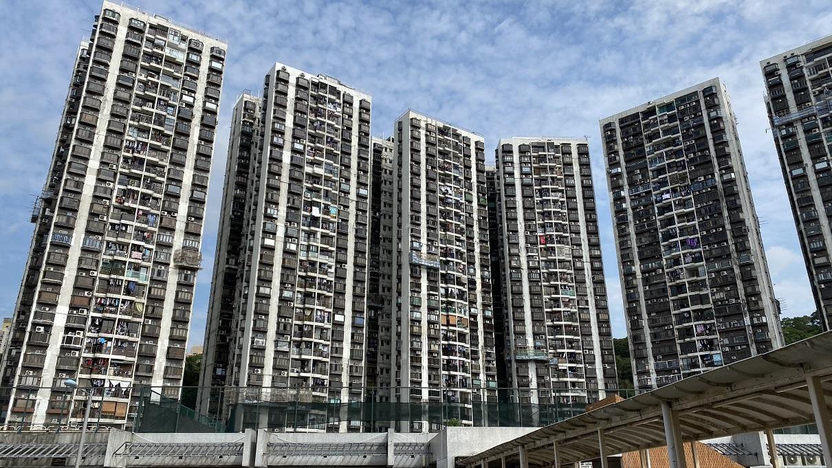 沙田富豪花園本月暫錄約一宗買賣成交，屬低層兩房戶，上手持貨10年，帳面微賺25.5萬元離場。