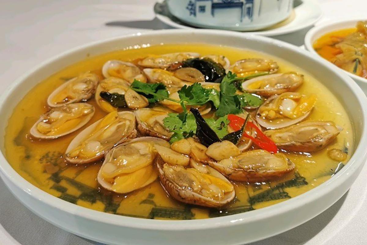 旺角「陳儀興尚潮樓」有魚露花甲樣本副溶血性弧菌超標近1400倍。(FB專頁「陳儀興尚潮樓」圖片)