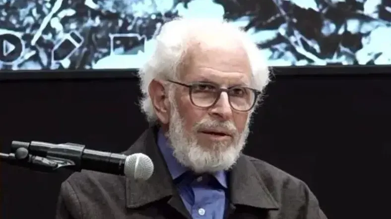 北京聽眾全程睇手機激到攝影大師離席　協辦方：他們在做筆記