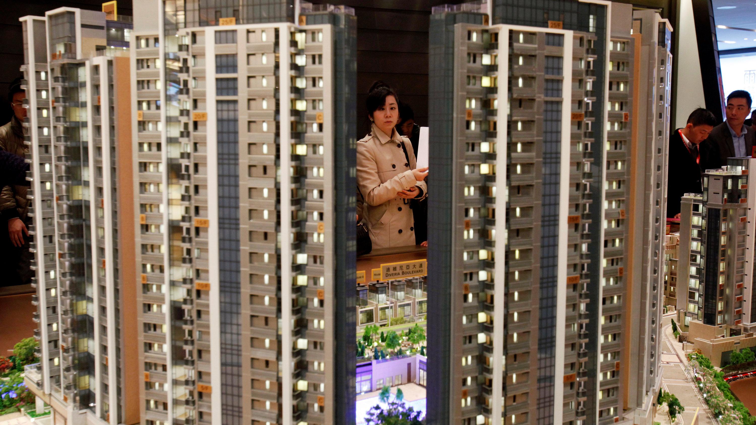 一兩年來大量新盤供應積壓，也影響樓市回暖。(資料圖片)