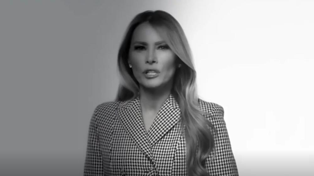 梅拉尼婭與特朗普意見相左，發片撐墮胎權。(X)