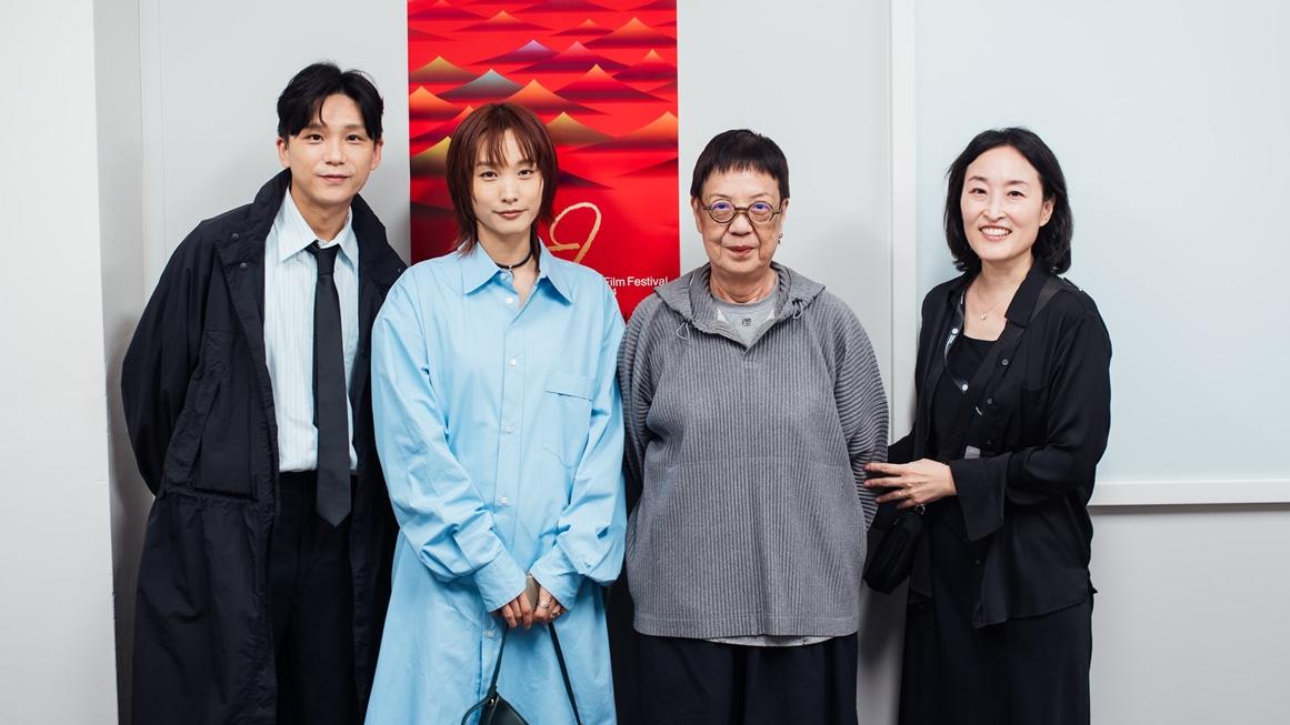 盧鎮業、談善言、許鞍華等，代表香港電影出席《第29屆釜山國際電影節》。