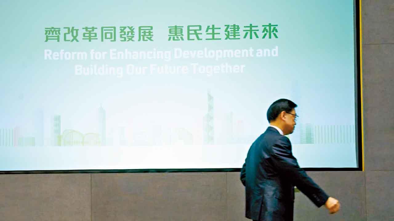 穩步跟風政策市 慎防外圍多變數