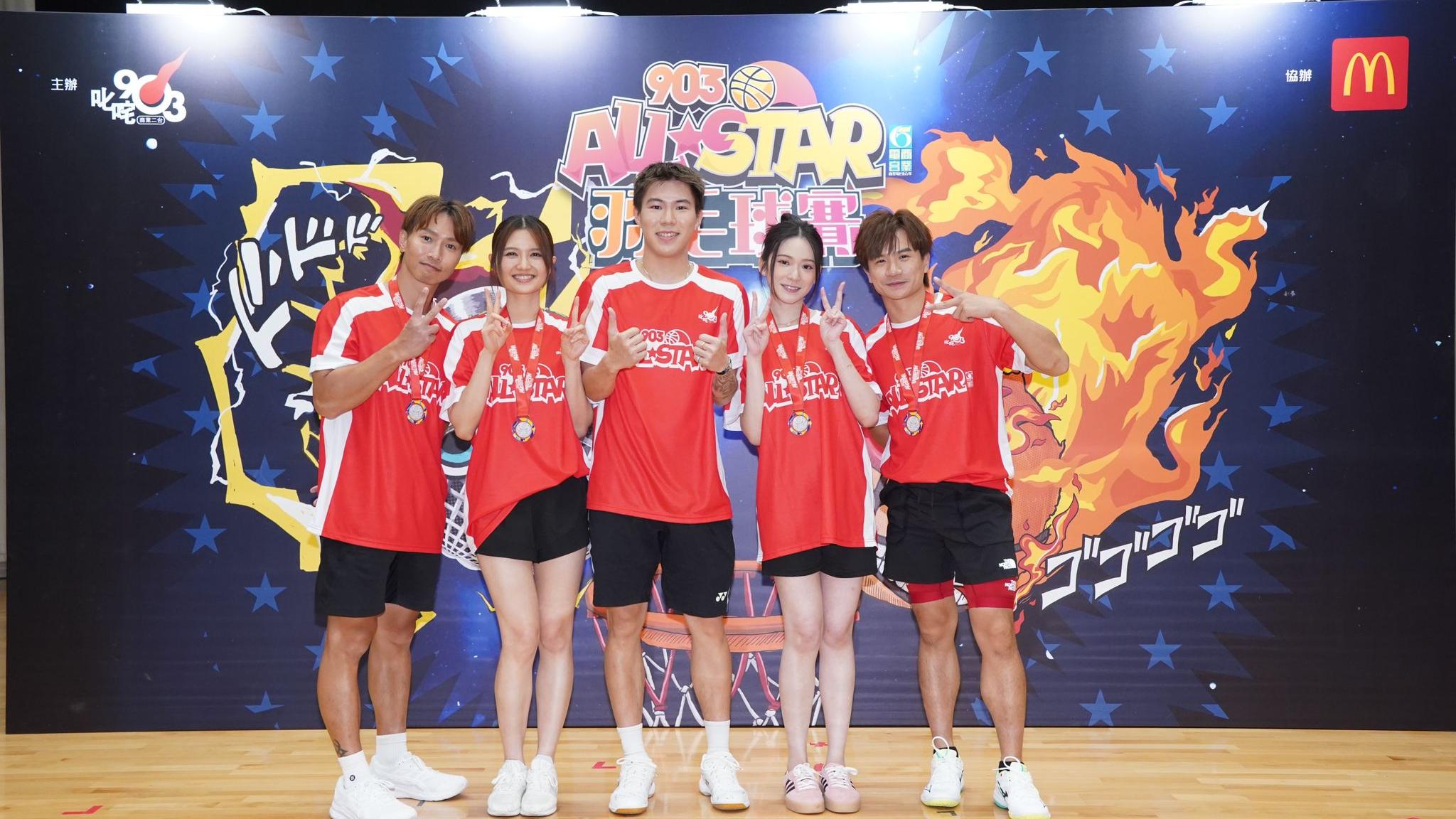 陳柏宇出戰903羽毛球熱身賽 拍住港隊代表李卓耀曬球技